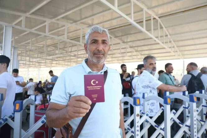 TÜRK VATANDAŞLARIN SURİYE'YE GEÇİŞ DÖNEMİ BAŞLADI