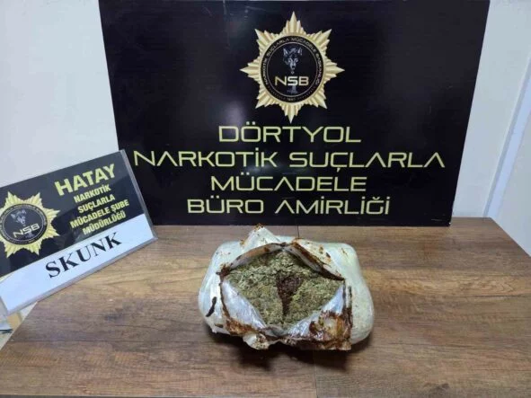 OTOBÜSTEKİ YOLCUNUN KULLANDIĞI YASTIKTAN 1 KİLO 450 GRAM UYUŞTURUCU ÇIKTI