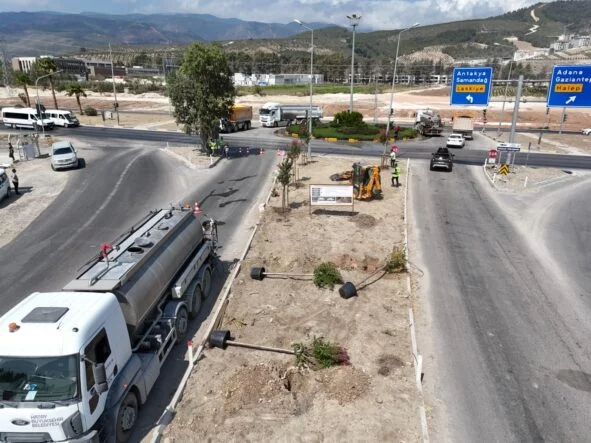 BÜYÜKŞEHİR’DEN HAVAALANI YOLUNDA AĞAÇLANDIRMA
