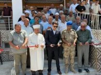 Depremde yıkılan cami dualarla yeniden ibadete açıldı