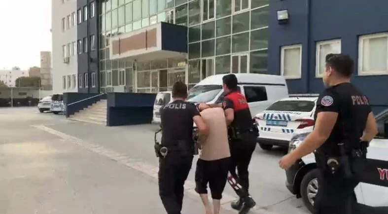 HATAY’DA 21 YIL 7 AY KESİNLEŞMİŞ HAPİS CEZASIYLA ARANAN ŞAHIS YAKALANDI
