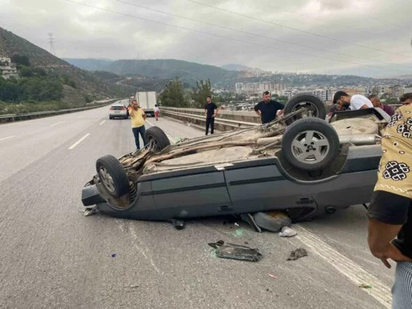 Hatay’da otomobil takla attı: 4 yaralı