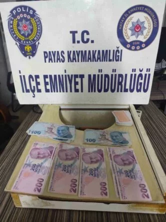 Payas’aa kumar baskını: Para, iskambil kâğıdı ve oyun makinesi ele geçirildi