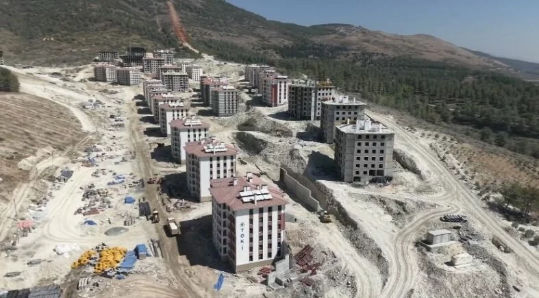 SERİNYOL VE ALAHAN'DA AFET KONUTLARI YÜKSELİYOR