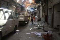 Asrın felaketinde hasar alan Tarihi Uzun Çarşı’da restorasyon çalışması yıkımla başladı