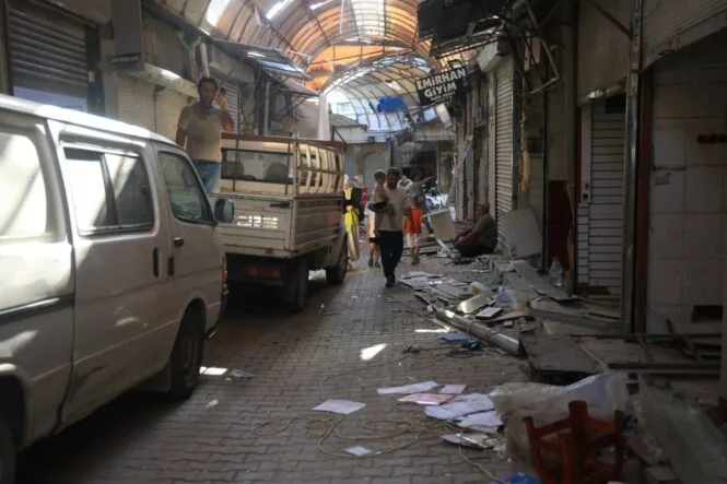 Asrın felaketinde hasar alan Tarihi Uzun Çarşı’da restorasyon çalışması yıkımla başladı