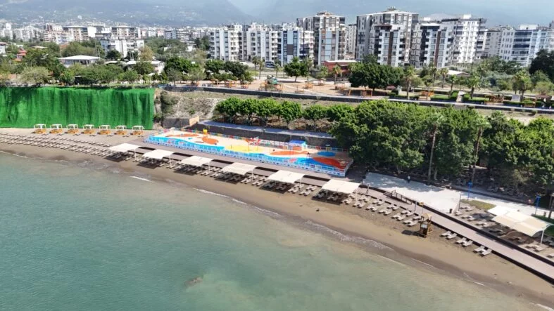 PAYAS PLAJI VE SU OYUN PARKI HİZMETE AÇILIYOR