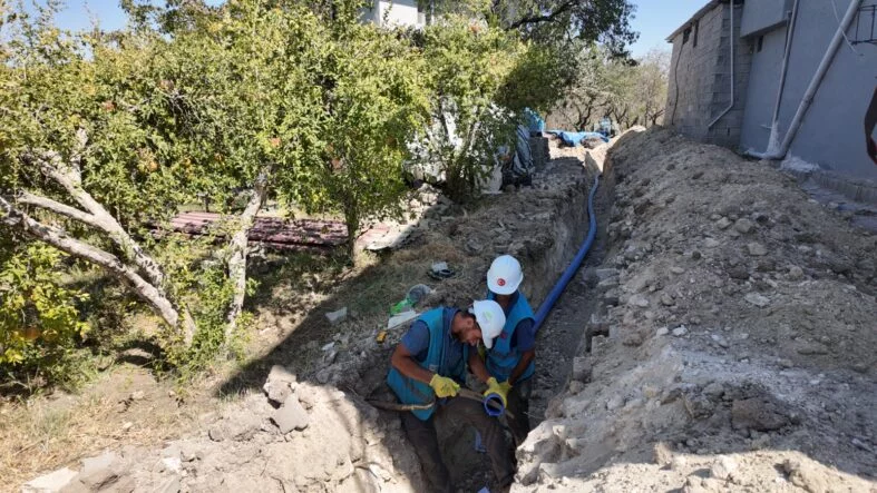 ALTINÖZÜ KESKİNCİK’TE 40 YILLIK İÇME SUYU ŞEBEKESİ YENİLENİYOR