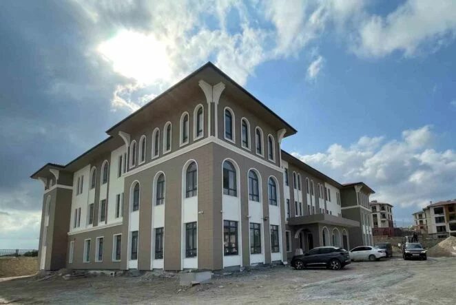 Arpaderesi Mahallesi’nde 16 derslikli okul inşa edildi