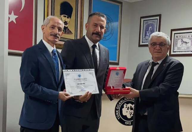 AHMET ATEŞ’E  ONURLU ÖDÜL