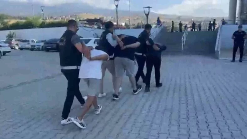 Arsuz’da kasten yaralama olayı şüphelisi 4 kişi yakalandı