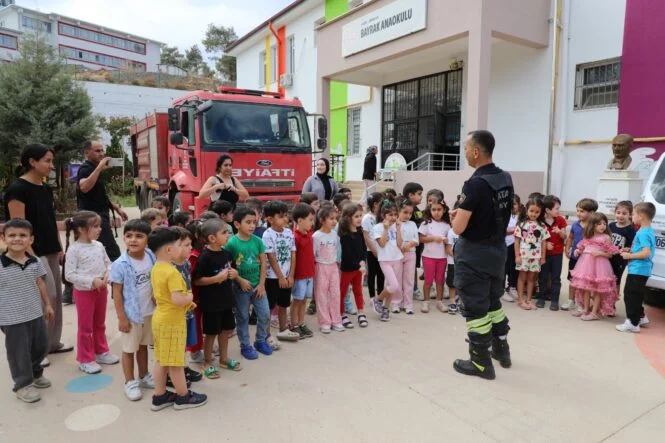 BÜYÜKŞEHİR İTFAİYESİNDEN ÇOCUKLARA YANGIN EĞİTİMİ