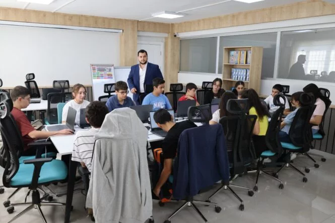 M² STEAM MERKEZİ GENÇ BEYİNLERE IŞIK OLUYOR