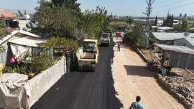 KIRIKHAN’DA YOLLAR YENİLENİYOR: MENDERES MAHALLESİ ASFALTLA BULUŞTU