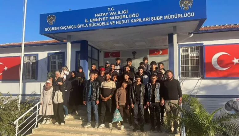 Polisin ’kimse var mı’ sorusunun yanıtsız kaldığı kamyondan 31 kaçak göçmen çıktı