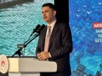 Bakan Kurum “2025’in sonunda 153 bini Hatay’ımızda olmak üzere 453 bininci evimizin anahtarını da yine Hatay’da teslim edeceğiz”