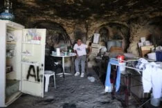 Depremden sonra huzuru mağarada bulmuştu, şimdi çok sevdiği mağarasını boşaltacak olmanın hüznünü yaşıyor