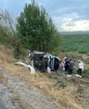 Takla atıp şarampole devrilen otomobilin sürücüsü hayatını kaybetti