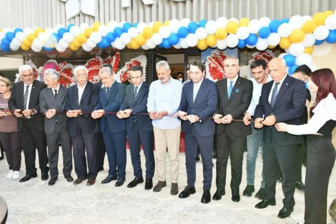 KIRIKHAN’DA KONFOR MOBİLYA MAĞAZASININ AÇILIŞI MUHTEŞEM TÖRENLE GERÇEKLEŞTİ