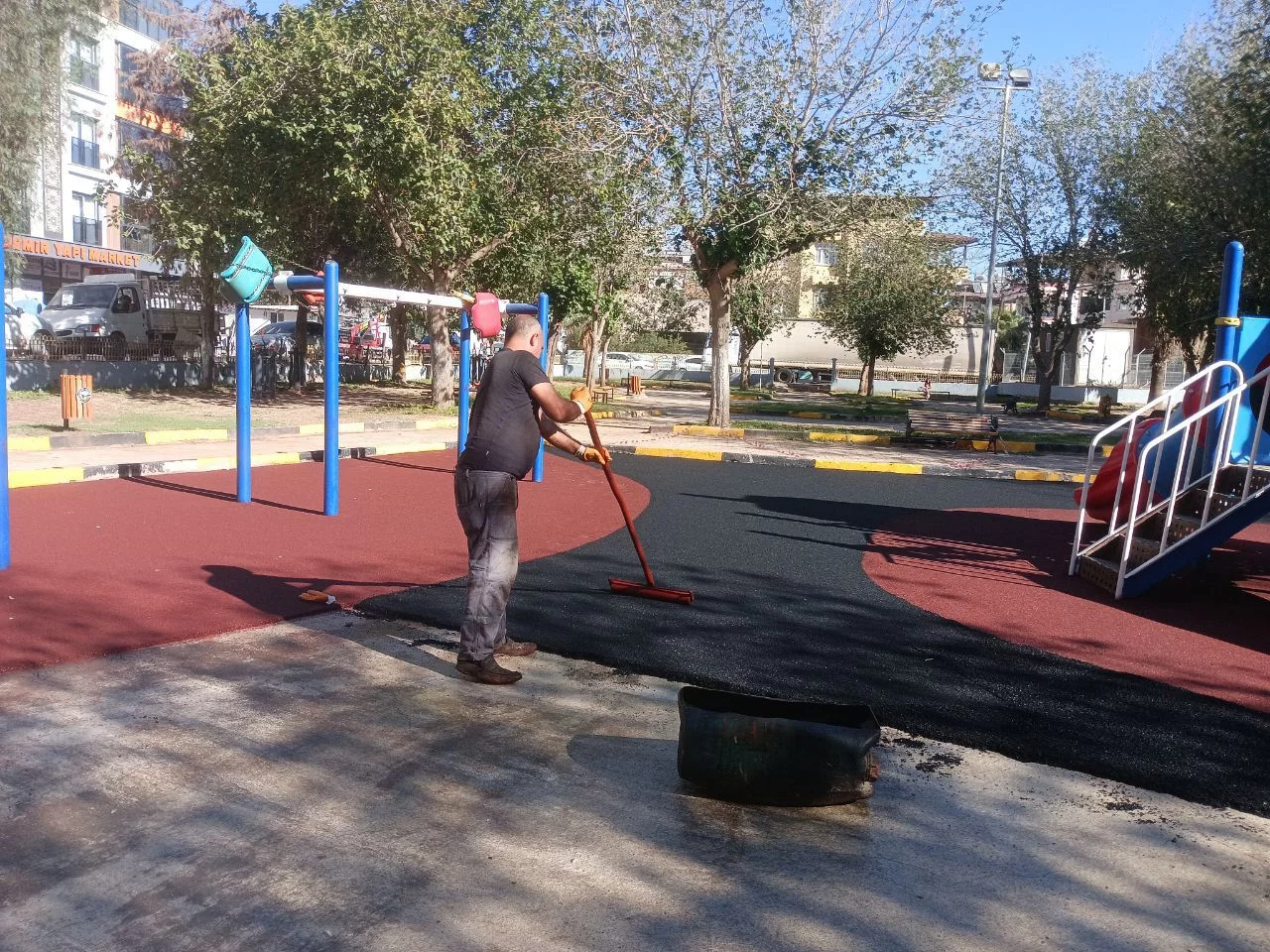 KIRIKHAN’DA PARKLARDA GÜVENLİ VE MODERN DÖNÜŞÜM