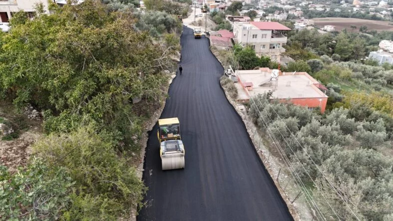 İSKENDERUN CIRTIMAN MAHALLESİ’NDE Kİ PARKE YOL YENİLENDİ