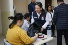 HBB’DEN ÖZEL ÖĞRENCİLERE KIYAFET VE MONT DESTEĞİ