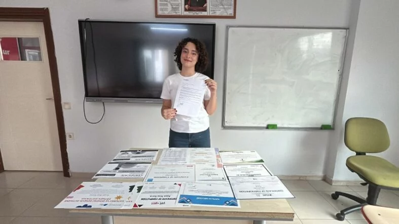 “Ders çalışırken yemek yemeyi bile unuttum” diyen Ayşe Naz, Amerikan Rice Üniversitesi’nden ve NASA’dan eğitim daveti aldı