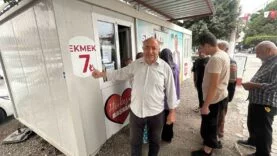 Fiyatın yarısından daha ucuza ekmek satınca metrelerce kuyruk oluştu