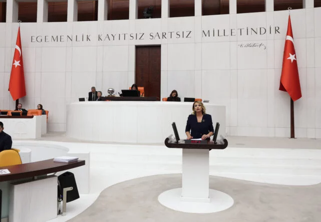 KARA “NAKLİYECİ ŞOFÖRLER YAKIT MALİYETİ ALTINDA EZİLİYOR”