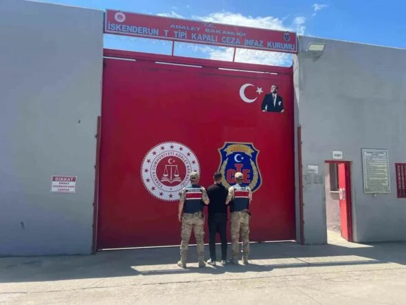 HATAY'DA 30 YIL HAPİS CEZASI BULUNAN FİRARİ MANDALİNA BAHÇESİNDE YAKALANDI