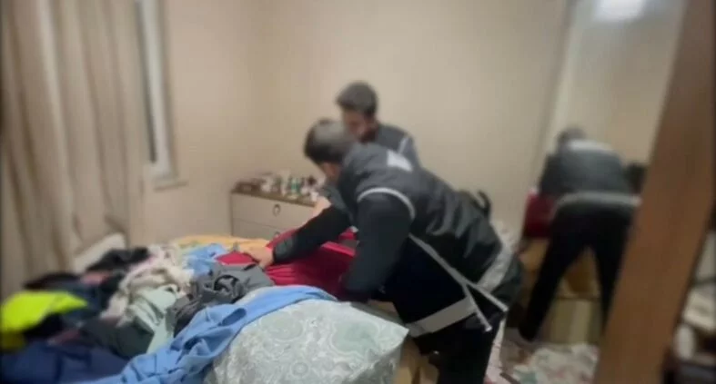 40 YIL HAPİS CEZASIYLA ARANIYORDU, GARDIROPTAN ÇIKTI