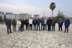 ‘BİZ ANLAŞIP YAPAMADIK AMA YAPARSA DEVLETİMİZ YAPAR' DİYEN SİTE SAKİNLERİ, YUVALARINDAN GERİYE KALAN BOŞ ARAZİNİN REZERV ALANINA ALINMASINI İSTİYORLAR