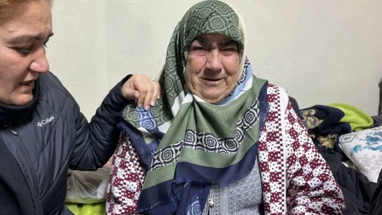 GÖRME ENGELLİ YAŞLI KADINA DEVLETTEN ŞEFKAT ELİ: "ELVEDA EVİM" DİYEREK YILLARDIR YAŞADIĞI EVİNE GÖZYAŞLARIYLA VEDA ETTİ