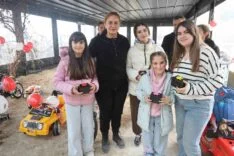 DEPREMZEDE ÖKSÜZ VE YETİM ÇOCUKLARIN YÜZÜ HEDİYELERLE GÜLDÜ