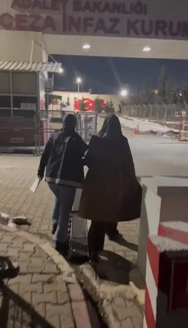 Kumlu’da hapis cezası ile aranan kadın şüpheli yakalandı