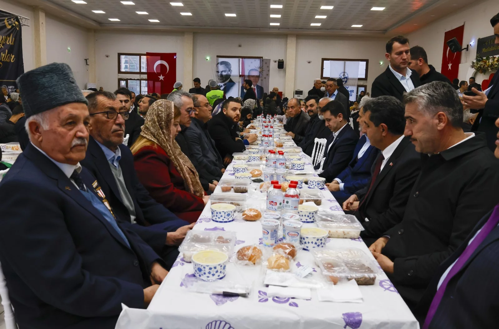 BAŞKAN ÖNTÜRK, İFTARDA HASSALILARLA BULUŞTU