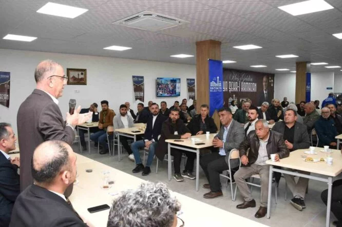 Başkan Yapar, mahalle muhtarlarıyla iftar programında bir araya geldi