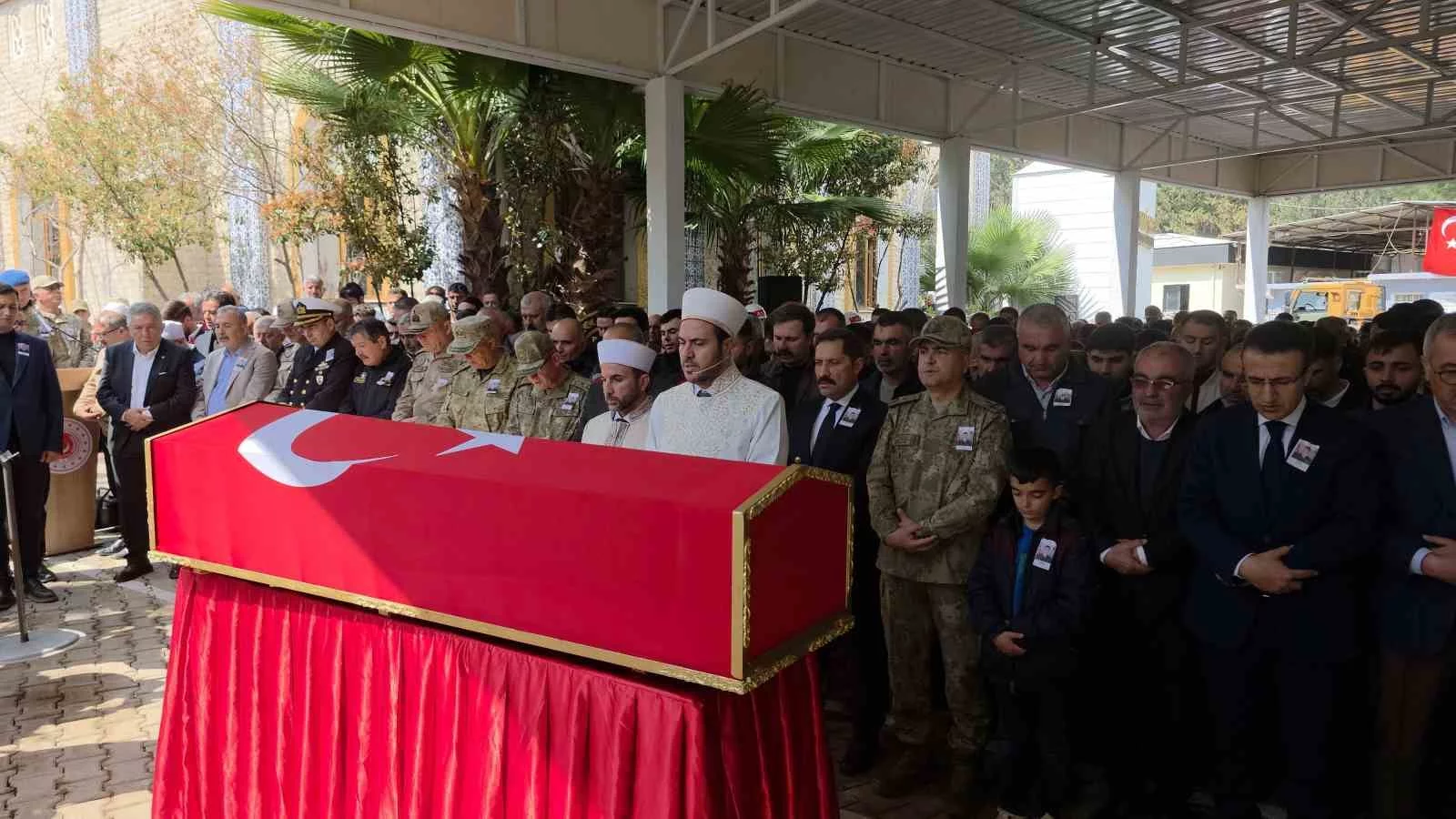 ŞEHİDİMİZ SON YOLCULUĞUNA UĞURLANDI