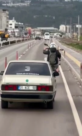 PAYLAŞIM YAPMAK İÇİN TRAFİĞİ TEHLİKEYE ATAN SÜRÜCÜYE 46 BİN TL CEZA UYGULANDI