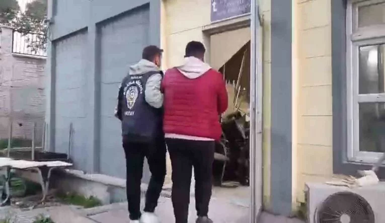 HATAY'DA HAPİS CEZALARI NEDENİYLE ARANAN 3 KİŞİ TUTUKLANDI