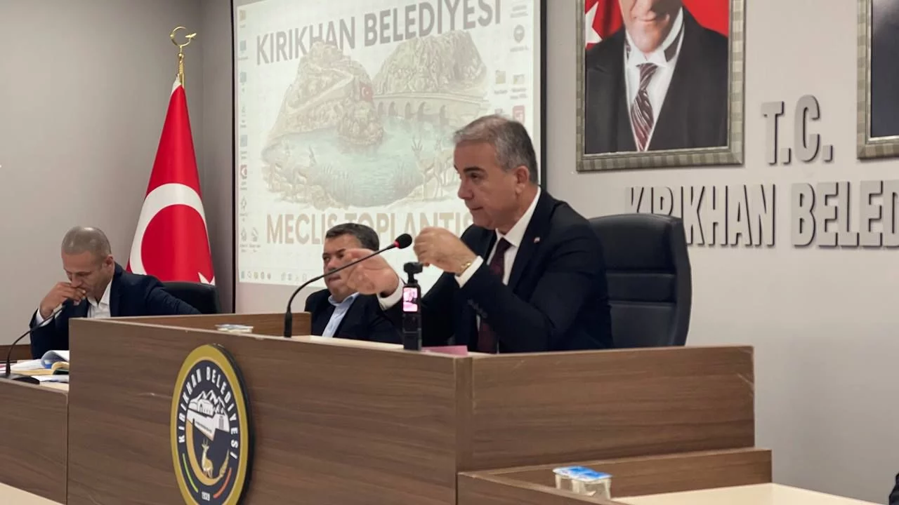 KIRIKHAN’DA YEŞİL ALAN, PRESTİJ CADDE VE ESTETİK DÖNÜŞÜM SÜRECİ BAŞLADI