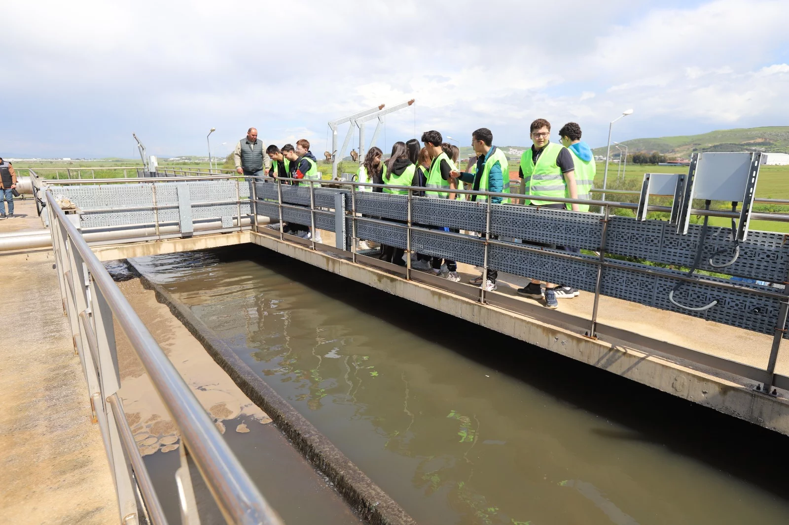 ÖĞRENCİLER ATIKSU ARITMA TESİSİNİ GEZDİ