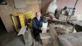 MESLEĞİNE ÖMRÜNÜ ADAYAN TAHTA BEŞİK USTASI, SANATINI YAŞATACAK ÇIRAK BULAMADI