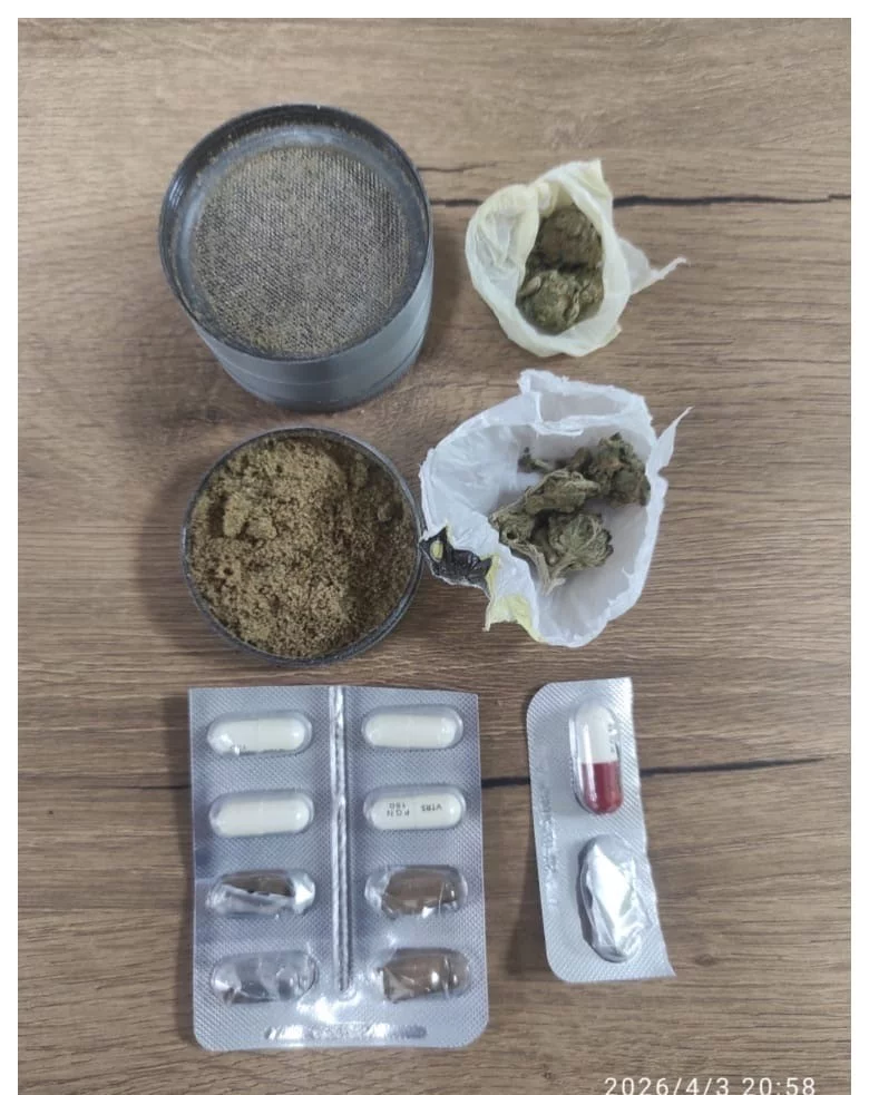 Reyhanlı’da durdurulan araçta uyuşturucu ve kurusıkı tabanca ele geçirildi