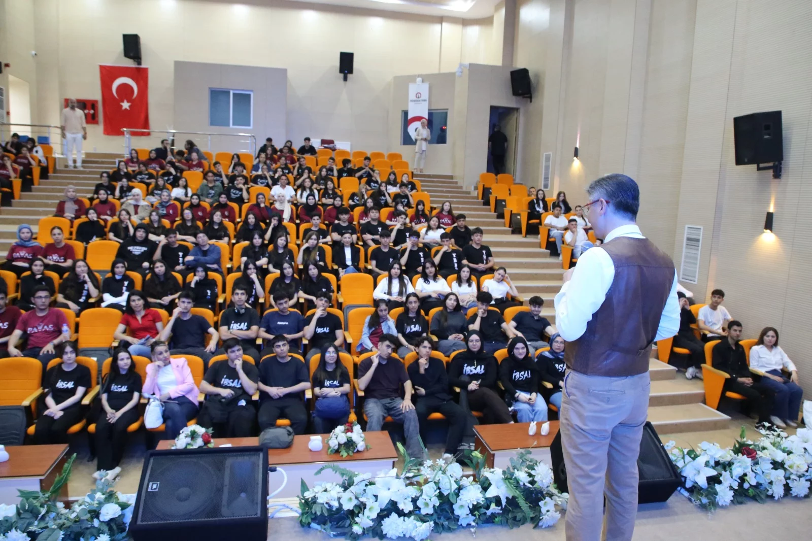 HBB, ÖĞRENCİLERİ SINAV SÜRECİNDE YALNIZ BIRAKMIYOR