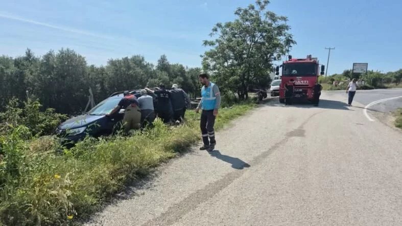 Arsuz’da şarampole devrilen otomobilin sürücüsü yaralandı