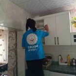 ERZİN’DE YAŞLI VATANDAŞLARIN EVİNDE VEFA TEMİZLİĞİ GERÇEKLEŞTİRİLİYOR