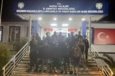 HATAY'DA 19 GÖÇMEN YAKALANDI, ORGANİZATÖR 2 SÜRÜCÜYE 350 BİN TL CEZA UYGULANDI