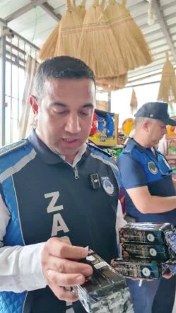 Son kullanma tarihi geçen ürünlerin üzerlerini siyah bantla kapatan işletme sahibi söylediğiyle hayrete düşürdü