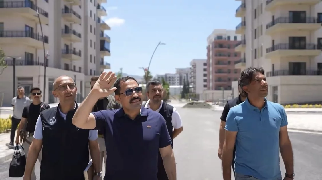 Depremin ardından yeniden inşa edilen Antakya’nın kalbinde ticaret yeniden başladı